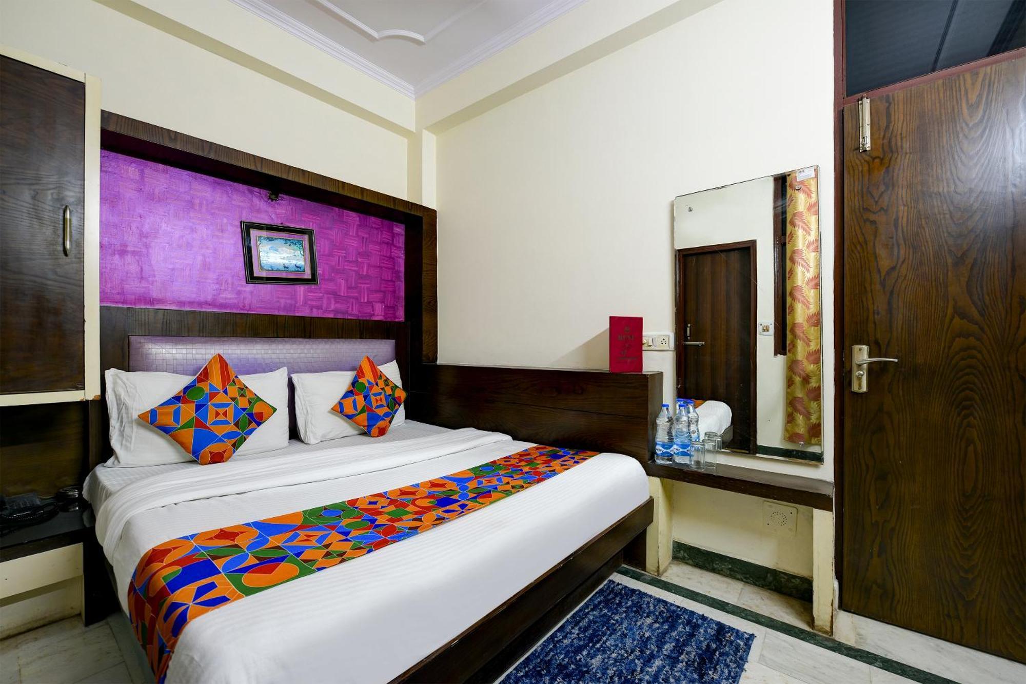 Vedant Deluxe By Singh Residency * New Delhi