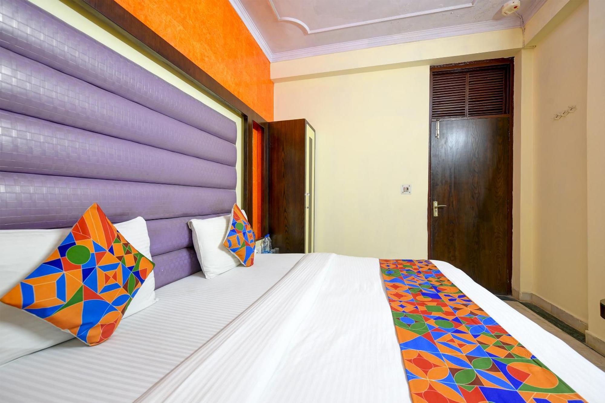 Guest house Vedant Deluxe By Singh Residency New Delhi