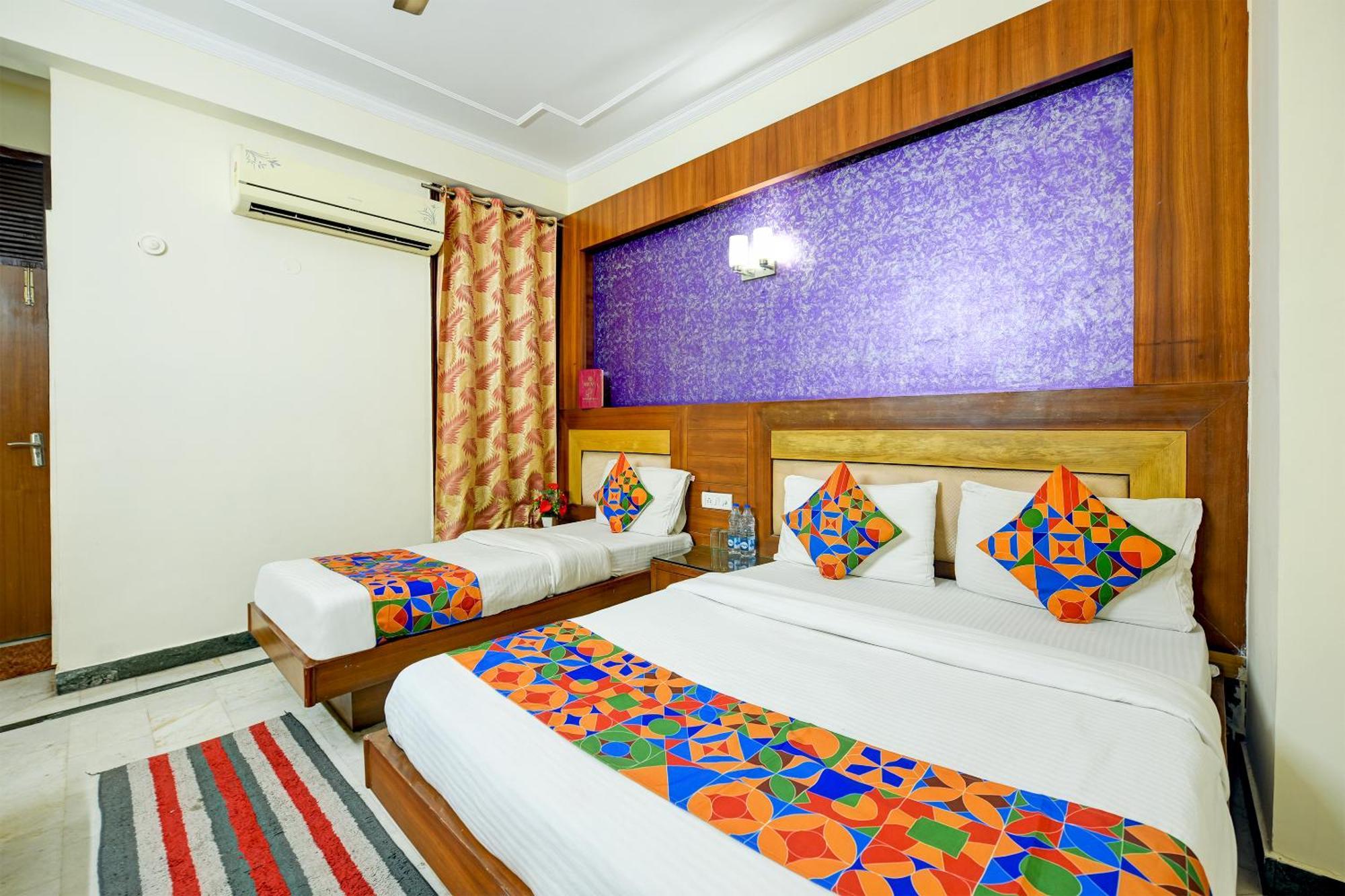 Vedant Deluxe By Singh Residency Guest house