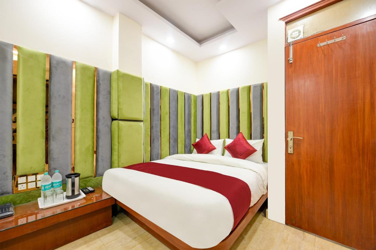 Guest house Vedant Deluxe By Singh Residency *