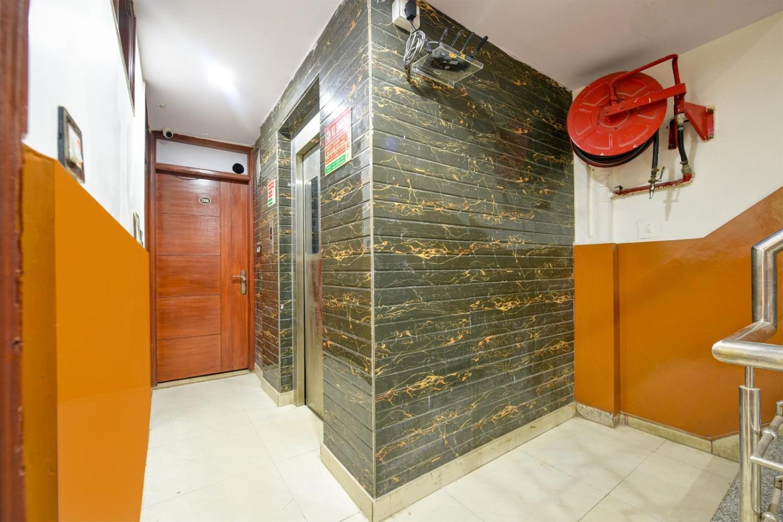 Guest house Vedant Deluxe By Singh Residency
