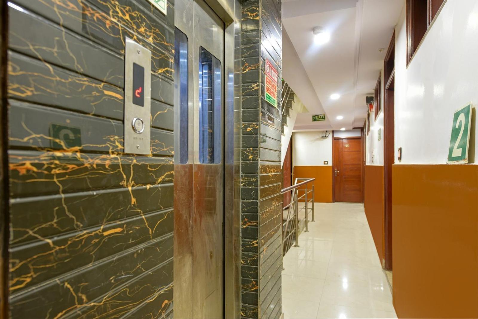 Guest house Vedant Deluxe By Singh Residency New Delhi